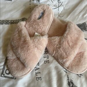 Splendid Pink Plush Slippers Cozy Faux Fur